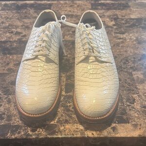 Men's White Crocodile Pattern Shoes